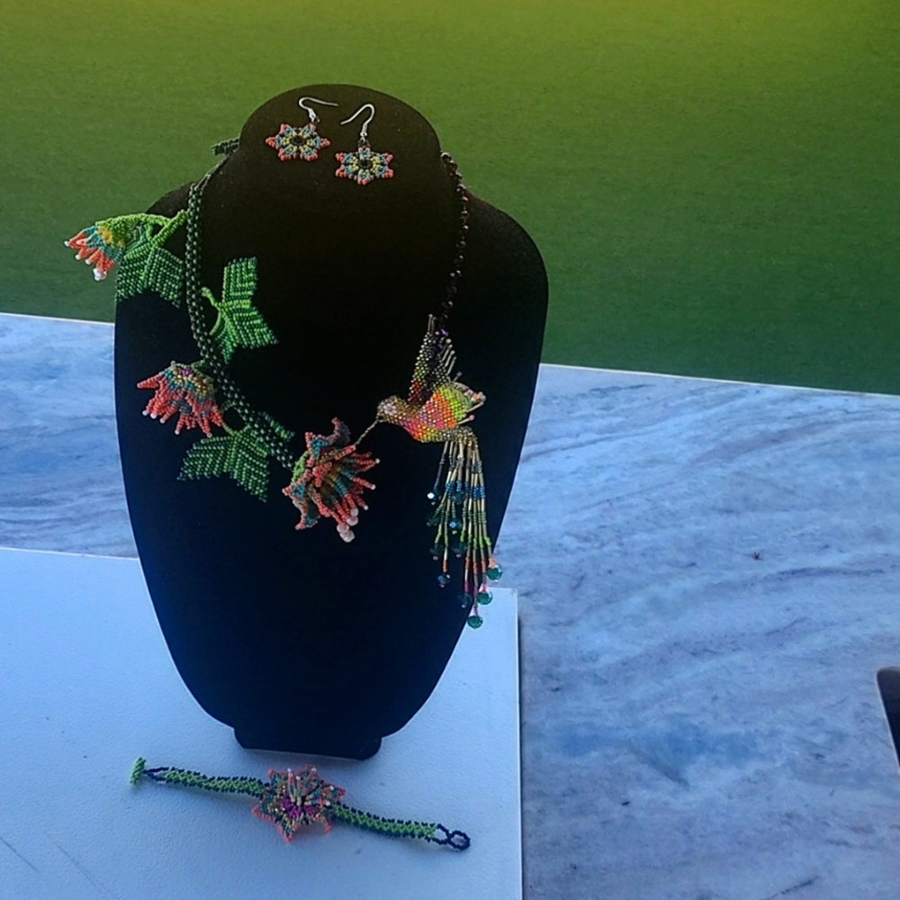 Hummingbird floral necklace set - Picture 11 of 16